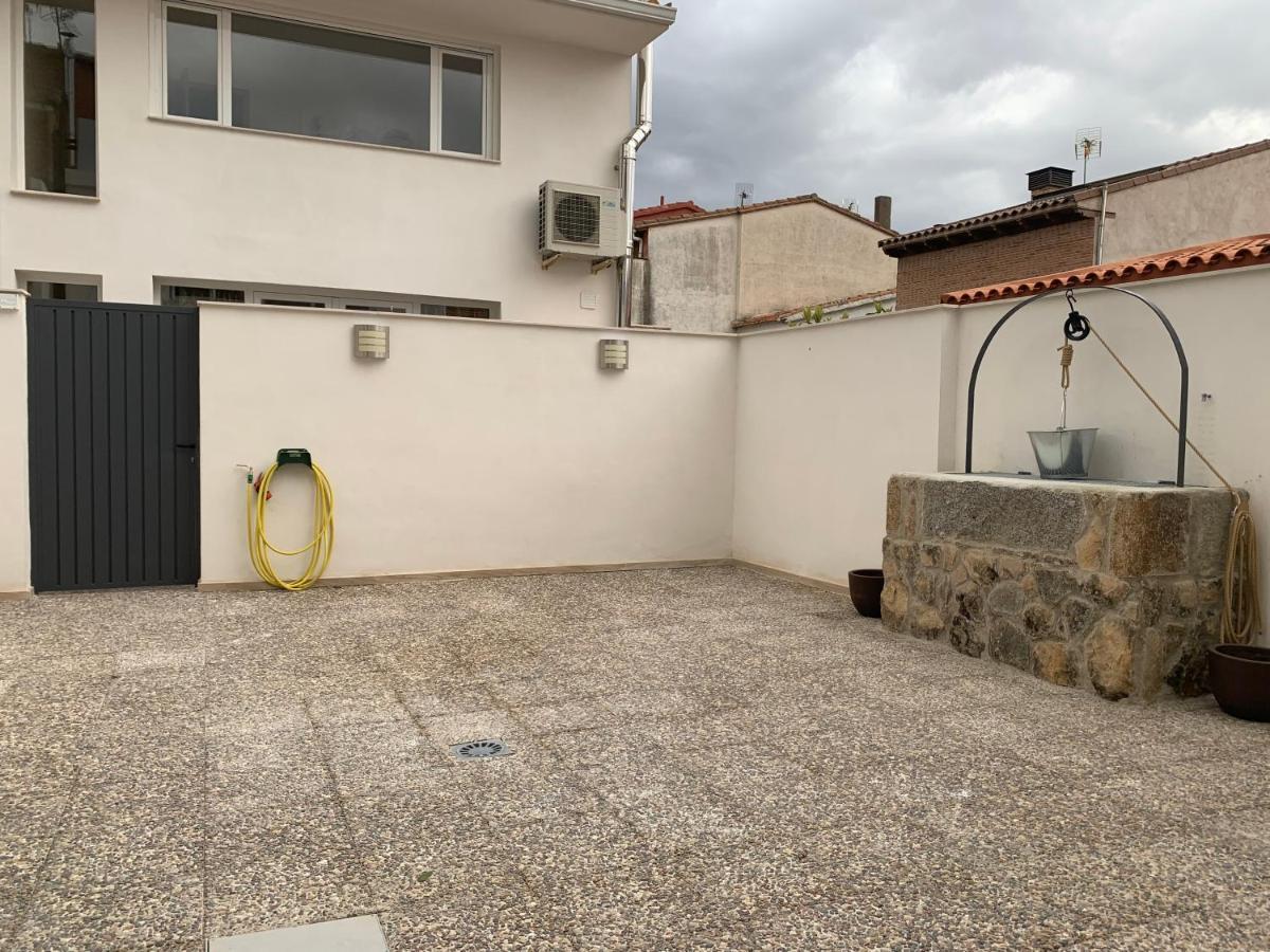 Acogedora Casa Con Patio En El Tiemblo Apartment Exterior photo