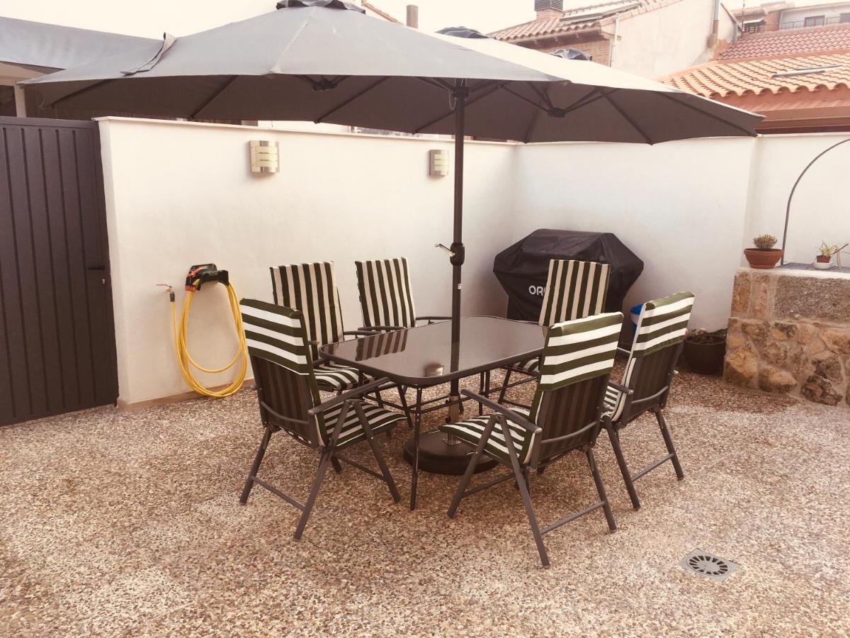 Acogedora Casa Con Patio En El Tiemblo Apartment Exterior photo